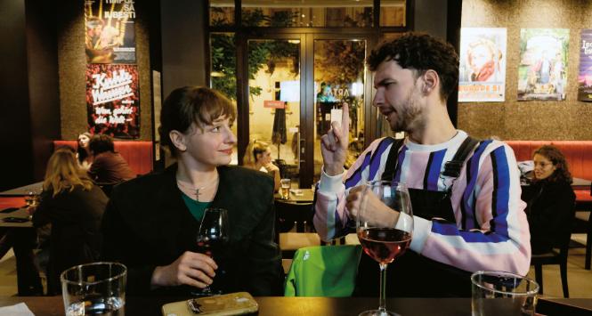 Eszter Tompa (Orsolya) i Adonis Tanța (Fred)