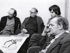 Kolegium redakcyjne w tygodniku POLITYKA. Naczelny z (od lewej): Adamem Krzemińskim, Kazimierzem Koźniewskim i Jackiem Poprzeczką, lata 70.