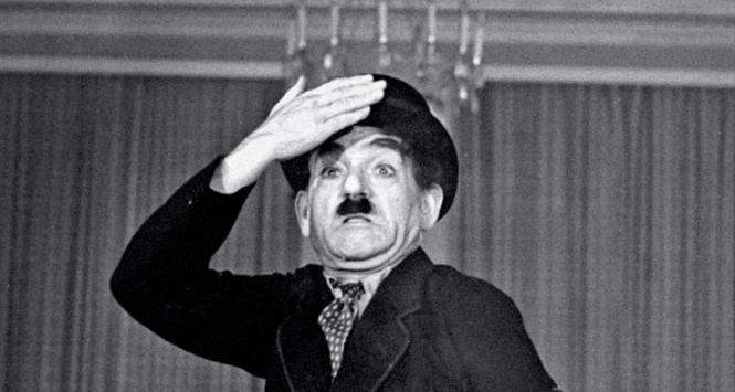 Ludwik Sempoliński parodiujący Hitlera, 1939 r.