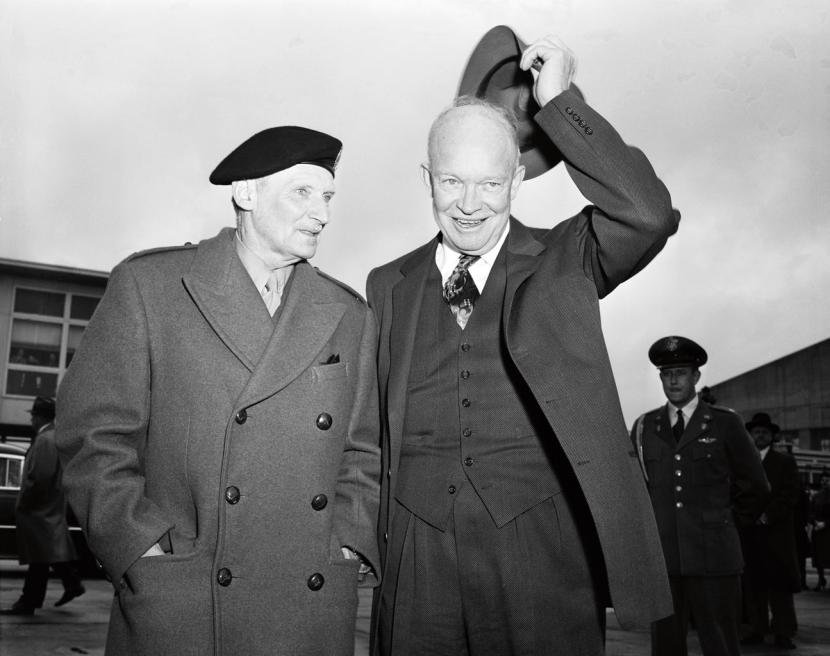 Eisenhower z brytyjskim marszałkiem Bernardem Montgomerym, wicedowódcą sił NATO (1954 r.).