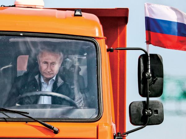 Władimir Putin za kierownicą Kamaza