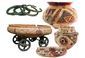 Detale z pochówków halsztackich, z epoki żelaza (VIII–V w. p.n.e.), w tym unikatowy wózek (poniżej); cmentarzysko w Domasławiu na Dolnym Śląsku.