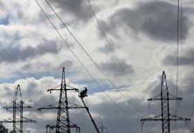 W najgorszych momentach zakończonej zimy nie działała nawet połowa ukraińskiej infrastruktury elektroenergetycznej.