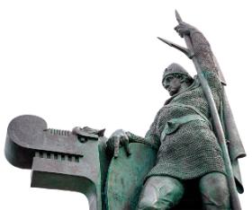 Pomnik Ingólfura Arnarssona, norweskiego wikinga, który uchodzi za pierwszego stałego osadnika na Islandii; rzeźba z 1924 r., Reykjavík.