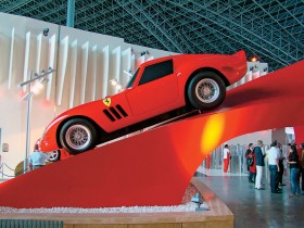 Najobszerniejszy zadaszony park, otwarty przez Ferrari w pobliżu toru Yas Marina