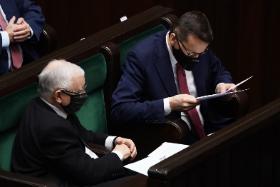 Kaczyński nie dysponuje poważną personalną alternatywą dla obecnego premiera. I choć nie wywołuje on dawnego entuzjazmu prezesa, obaj są na siebie skazani.