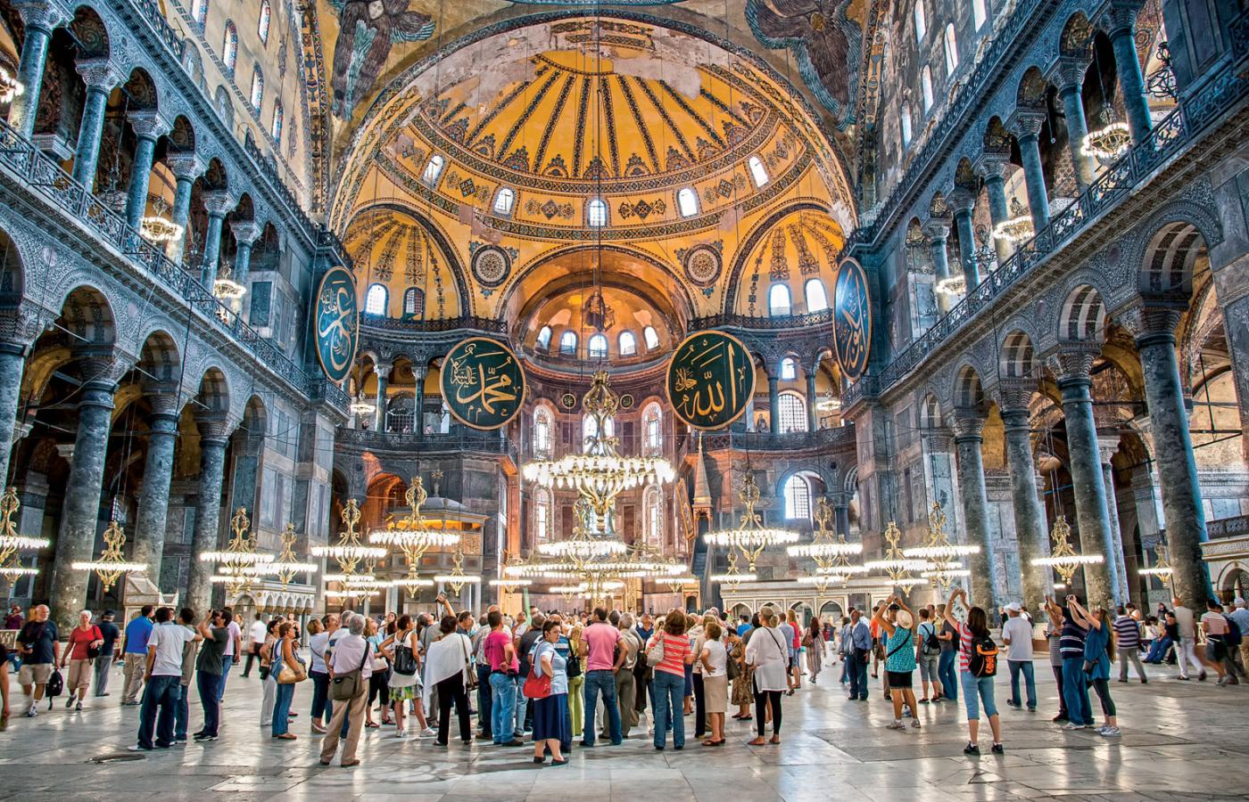 Dla przodków dzisiejszego narodu tureckiego, osmańskich poddanych, Hagia Sophia była symbolem triumfu ich religii nad chrześcijaństwem.