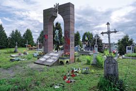 Zniszczony pomnik ukraiński w Hruszowicach