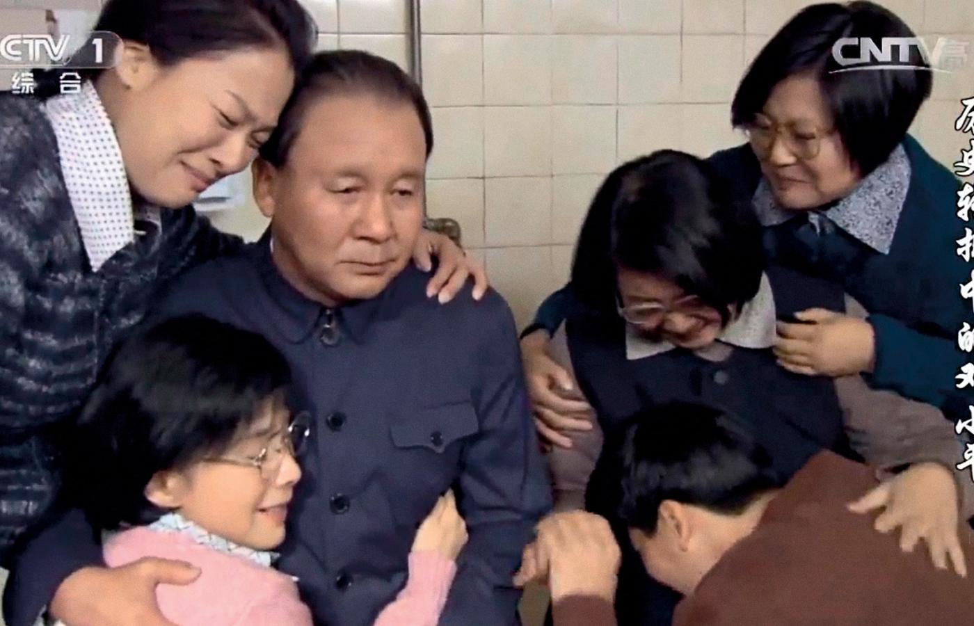 Kadr z serialu „Deng Xiaoping na rozdrożach historii”