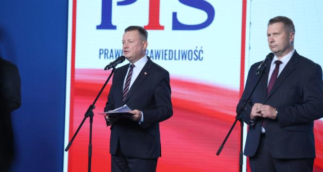 Mariusz Błaszczak i Przemysław Czarnek, konferencja PiS poświęcona PKW, 28 sierpnia 2024 r.