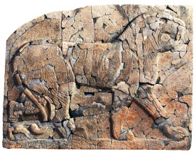 Ta sama kamienna płyta po rekonstrukcji.