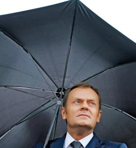 Dzisiaj zewsząd sypią się rady, co Donald Tusk ma robić, aby odzyskać popularność i szanse na kolejne zwycięstwo wyborcze.