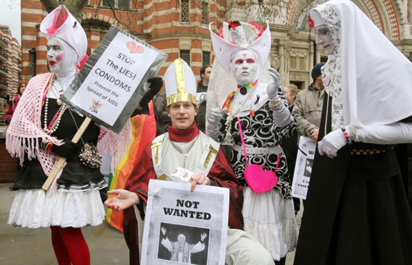 Papież zawsze budził w Anglii wielkie emocje. Luty 2010 r., antypapieski protest w Londynie przeciwko wpływom Watykanu i wizycie papieża w Wielkiej Brytanii.