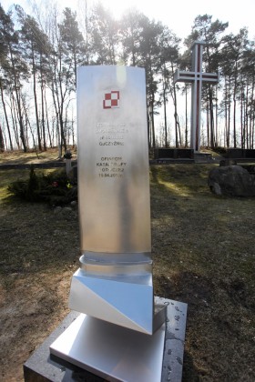 Obelisk na cmentarzu komunalnym w Zielonej Górze.