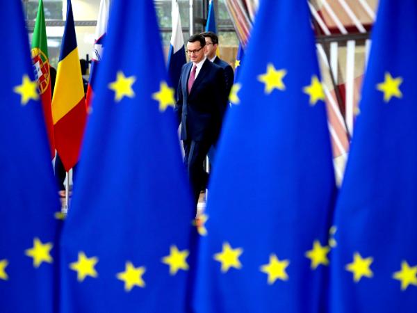 Mateusz Morawiecki podczas szczytu Unii w Brukseli w lutym 2020 r.