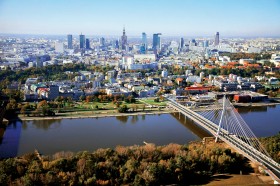 Widok na centrum Warszawy, obok jej osiedla i okolice.
