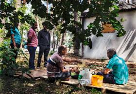 Migranci, pracownicy Orlenu mieszkają m.in. w ośrodku Exploris nad Jeziorem Zdworskim.