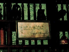 Choć atrakcji turystycznych nie brakuje. Tu hawańska restauracja Bodeguita del medio, w której bywał m. in. Ernest Hemingway i uważana jest za miejsce narodzin słynnego drinka mojito.