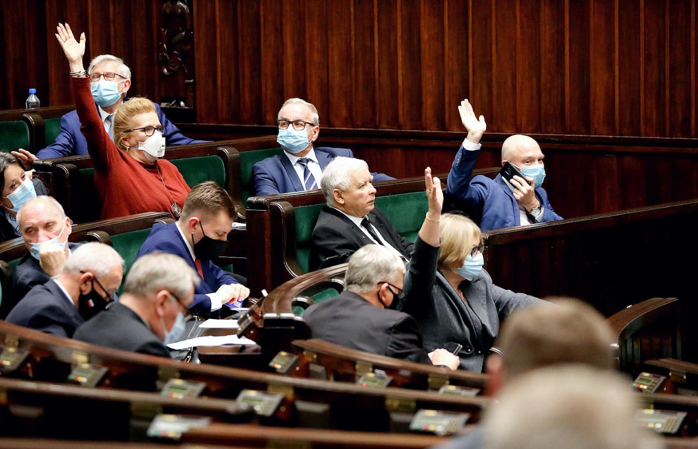 Jarosław Kaczyński traci właśnie niepodzielną władzę nad polityczną rzeczywistością.