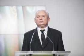 „Sprawność Jarosława Kaczyńskiego pozwoliła mu zbudować blok na bazie symboliki wspólnej w jakimś stopniu i konserwatystom miejskim, i tradycyjnej wsi”.