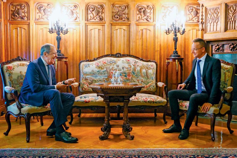 Szefowie dyplomacji Siergiej Ławrow (Rosja) i Péter Szijjártó (Węgry) w Moskwie w lipcu br. We wzajemnych kontaktach Budapeszt stawia na „pragmatyzm”.