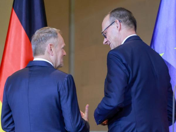 Premier Polski Donald Tusk i kanclerz Niemiec Friedrich Merz podczas polsko-niemieckich konsultacji międzyrządowych w Berlinie 1 grudnia 2025 r.