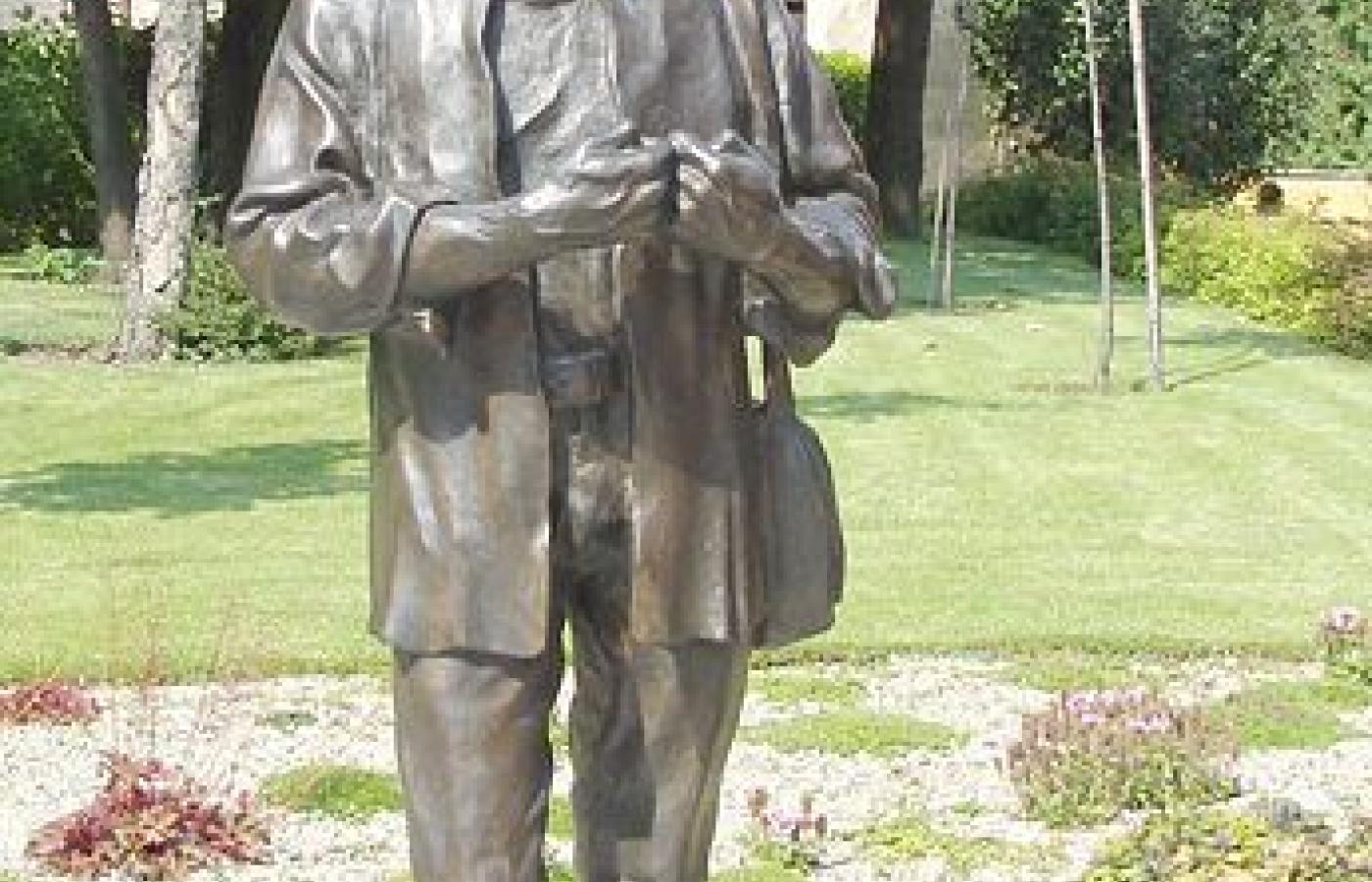 Pomnik Jerzego Grotowskiego w Opolu. Fot. Rodak/Wiki
