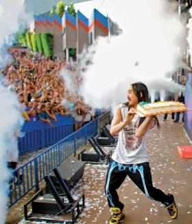 Steve Aoki podczas I Love This City Festival w San Francisco. Impreza cieszyła się sześciocyfrową frekwencją.