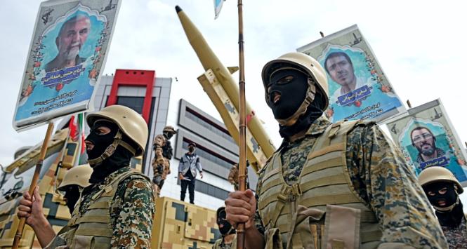 Irańscy Strażnicy Rewolucji podczas propalestyńskiej demonstracji w Teheranie, kwiecień 2022 r.