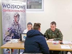 W Polsce obowiązkowa służba wojskowa została zlikwidowana 15 lat temu.