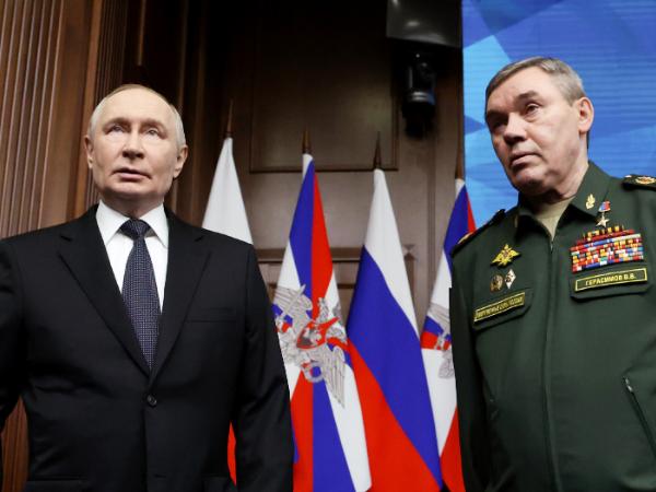 Władimir Putin i szef sztabu rosyjskiej armii Waleryj Gierasimow, 17 grudnia 2025 r.