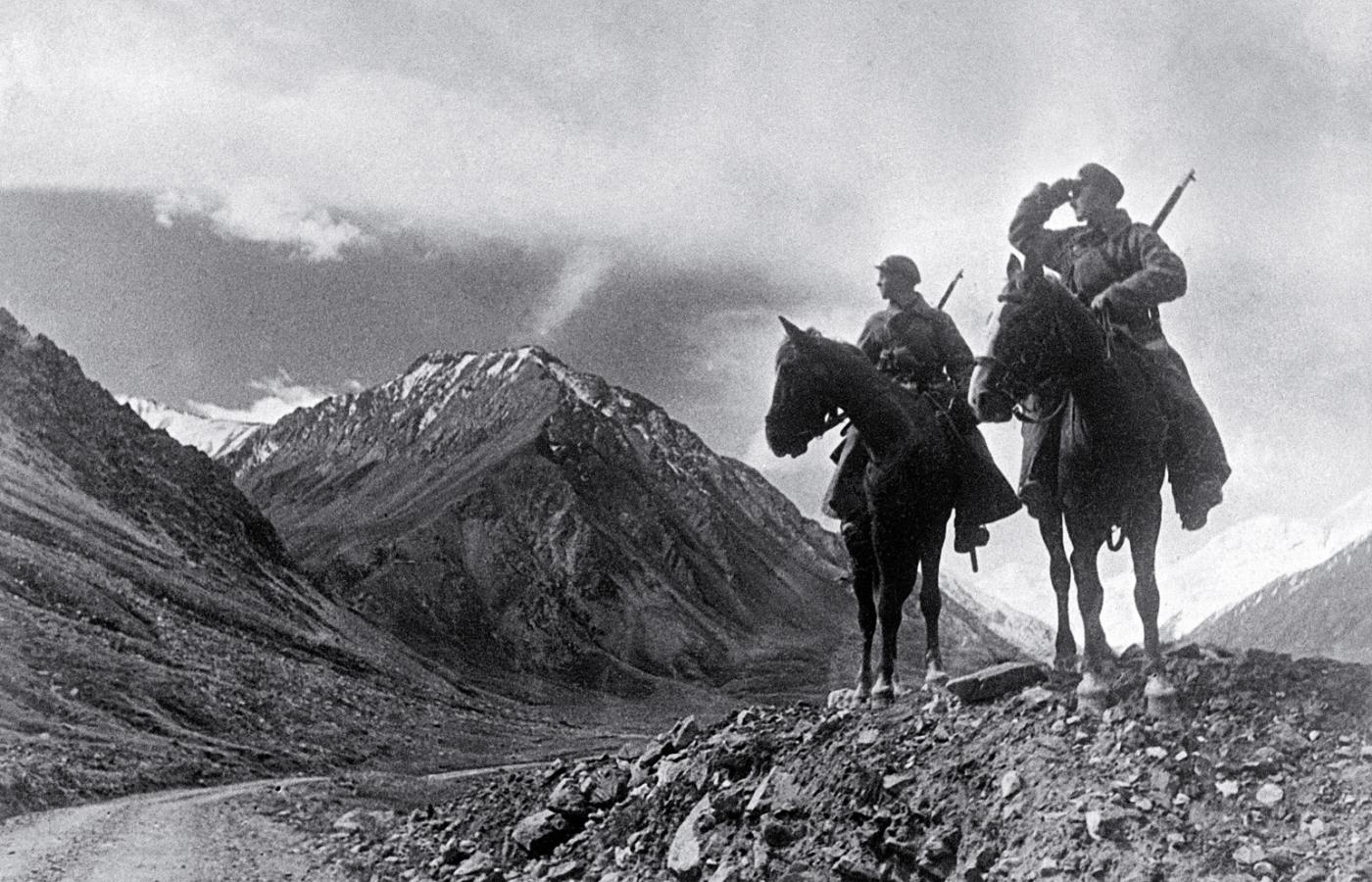Sowiecki patrol graniczny w Pamirze (Gorno-Badachszański Obwód Autonomiczny w ramach Tadżyckiej SRR), 1937 r.