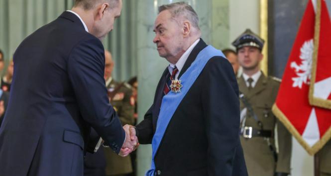 Prezydent Karol Nawrocki dekoruje Orderem Orła Białego Waldemara Łysiaka. Warszawa, 11 listopada 2025 r.