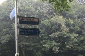 Rejon walk – drogowskazy na drodze z angielskich zrzutowisk do Oosterbeek. W Driel miał być prom, dzięki któremu polska brygada miała połączyć się z Brytyjczykami z 1 Dywizji Powietrznodesantowej. W kluczowym momencie bitwy promu nie było.