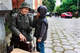 Rekonstruktorów wojsk niemieckich bardziej niż brak chwały uwiera jednak społeczne niezrozumienie.