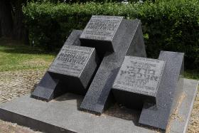 Przez 13 lat nie zdarzyło się, jak w wielu miejscach pamięci żydowskich ofiar wojny, aby ktoś próbował zbezcześcić pomnik Anielewicza.