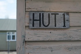 Do dziś nie ma pewności, w jakim stopniu specjaliści z Bletchley Park zdołali złamać szyfry Enigmy. Niektórzy historycy twierdzą, że uczyniono to na tyle skutecznie, że zdołano przechwycić kluczowe rozkazy kluczowe dla przebiegu wojny...