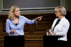 Johanne Schmidt-Nielsen (z lewej), przywódczyni Listy Jedności, która w wyborach w połowie września odniosła wielki sukces.