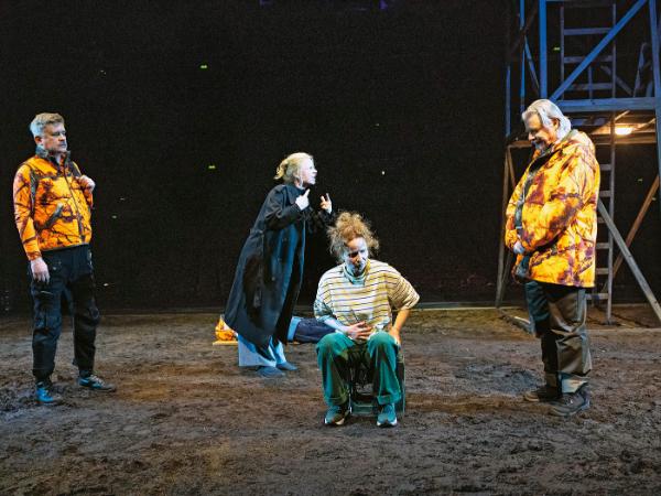 „Prowadź swój pług przez kości umarłych”, reż. Ewa Platt