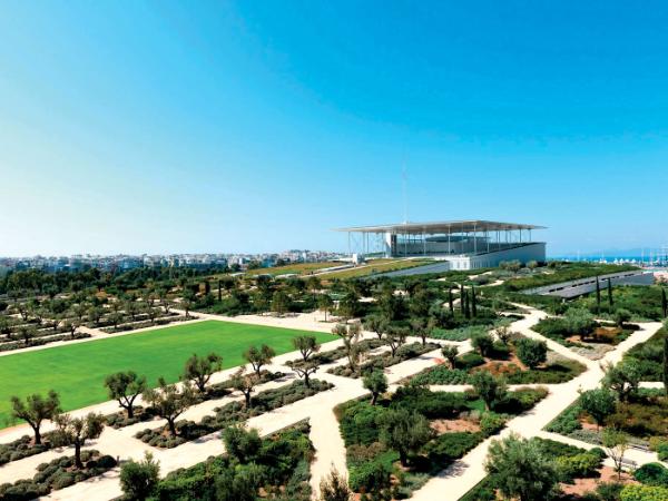 Otoczone parkiem Centrum Kultury w Atenach (proj. Renzo Piano)