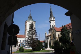 Lewocza, rynek, z lewej strony ratusz, z prawej - kościół św. Jakuba.