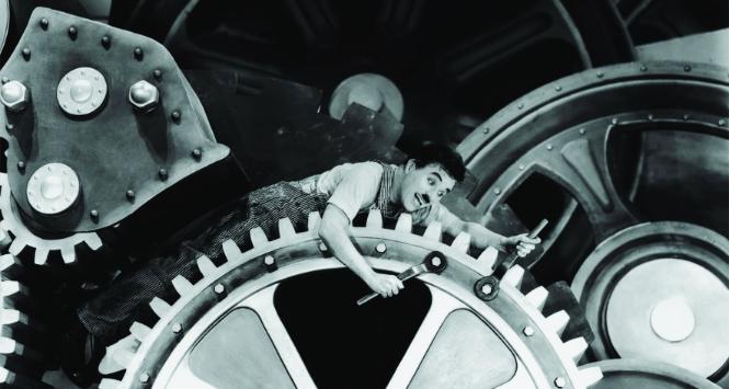 Kadr z filmu „Dzisiejsze czasy” (reż. Charles Chaplin, 1936).