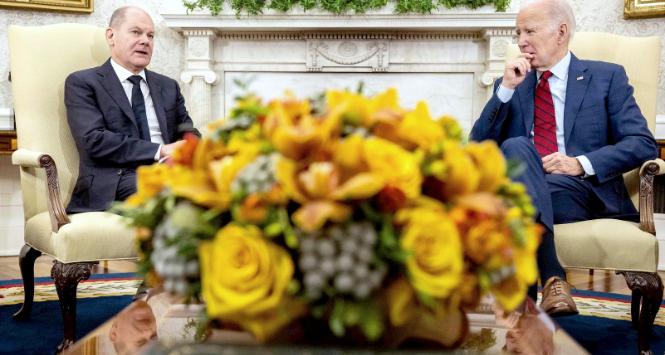 Kanclerz Niemiec Olaf Scholz i prezydent USA Joe Biden w Białym Domu
