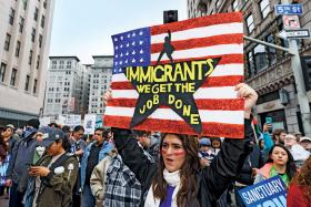 Mieszkańcy Los Angeles wspierają ideę miasta-sanktuarium dla imigrantów.