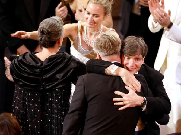 Christopher Nolan w objęciach Cillian Murphy’ego