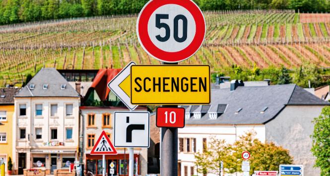 Siedem państw strefy Schengen prowadzi obecnie zgłoszone i skonsultowane z sąsiadami wzmożone kontrole na granicach lub w ich pobliżu.