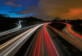 Majstrowanie w Niemczech przy limitach prędkości pojazdów to majstrowanie przy narodowym sacrum.