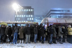 W Warszawie zawiodły nawet tramwaje. Tu przystanek u zbiegu ulic Wołoskiej i Domaniewskiej.