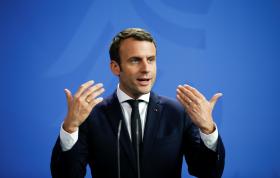 „Macron jest rozwiązaniem, bo jest radykalnie antysystemowy. Inaczej niż populiści, ale wyraźnie”.