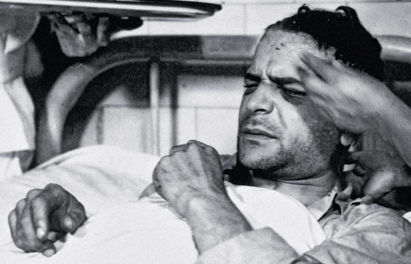 Agent NKWD Ramón Mercader w szpitalu w mieście Meksyk, aresztowany po zamachu, jakiego dokonał na Lwa Trockiego, sierpień 1940 r.